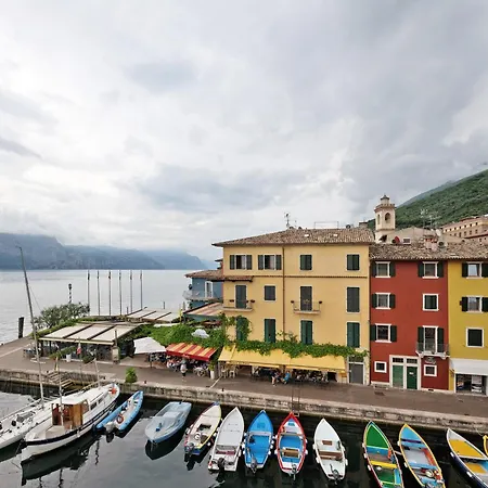 Angolo Sul Porto Daire